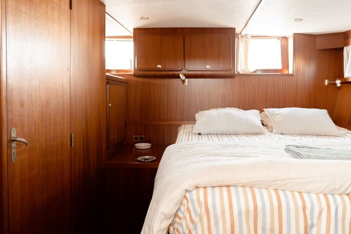 Private Boat Excursion and Night on Board on the Thau Lagoon