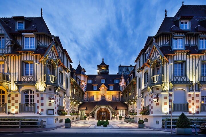 Round-trip shuttle transfer from Le Havre to Deauville