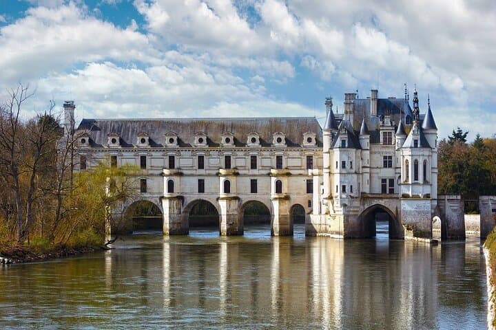 2-Day Loire Valley Private Tour: 6 Castles and 1 Wine Tasting