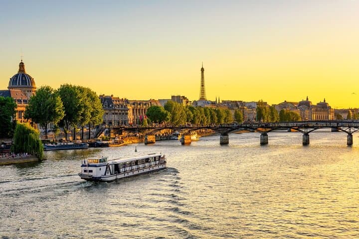 Paris Private Historic Walk: Notre-Dame to Luxembourg Gardens