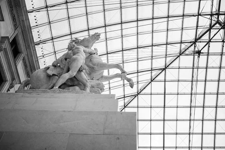German Guided Tour of the Louvre with Skip-the-Line Entry