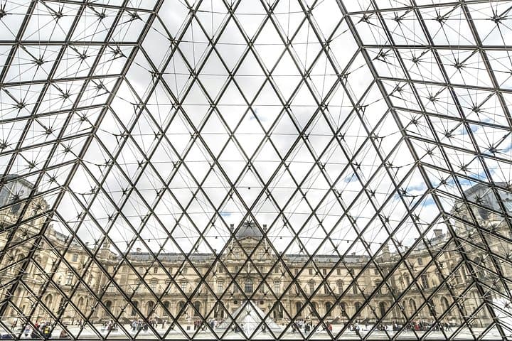 German Guided Tour of the Louvre with Skip-the-Line Entry
