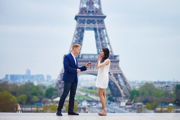 Paris Private Romantic Photoshoot for Couples
