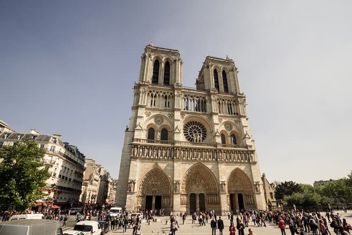 Notre Dame Interior & Île de la Cité Semi Private Guided Tour