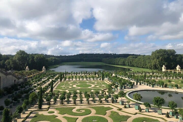 Versailles Palace and Gardens Tour