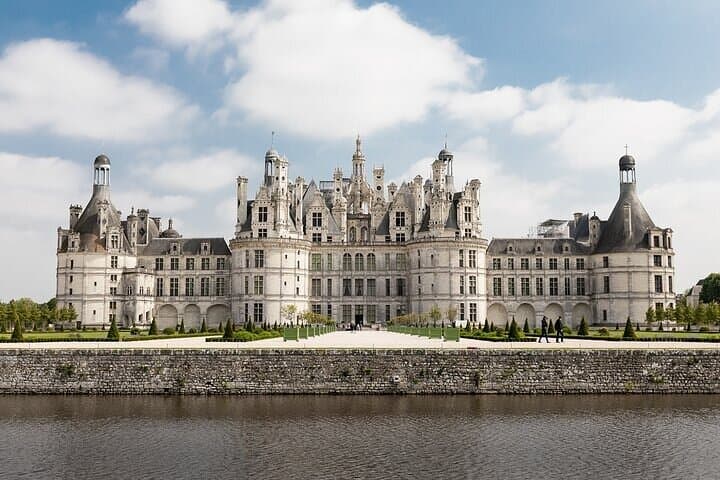 Loire Private Wine Day from Paris: Castle, 6 Tastings & Lunch