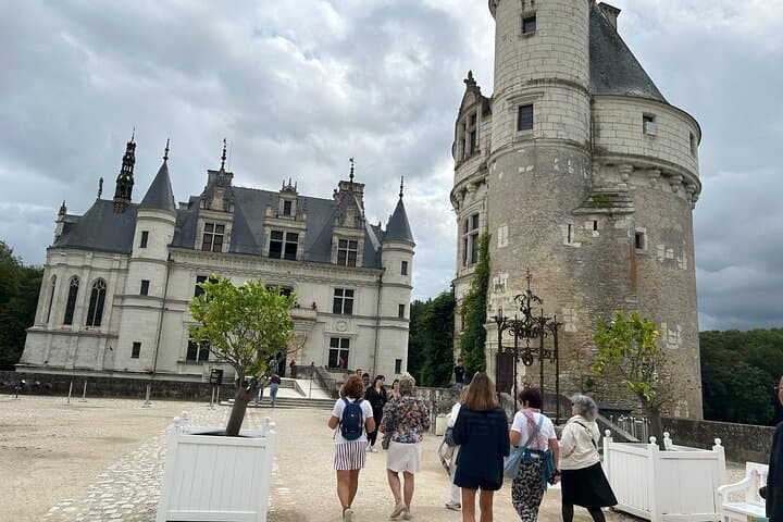 Loire Valley Day Trip from Pairs With Wine and Cheese Pairing