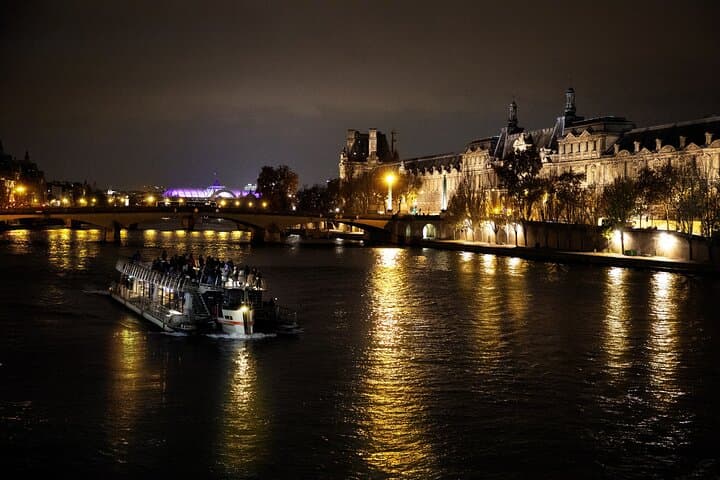 Seine River Sightseeing Cruise and Dinner at Le Bistro Parisien