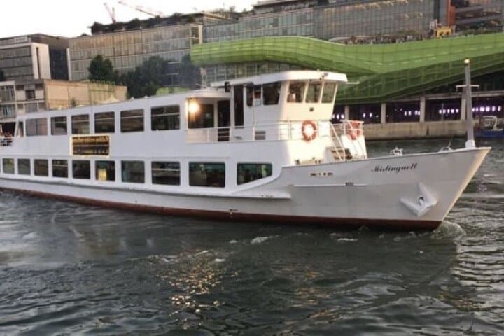 Sing the Seine in Paris