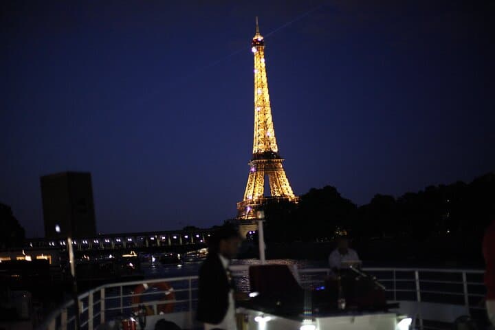 Sing the Seine in Paris