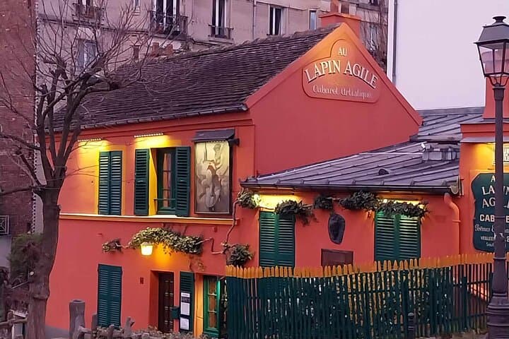 Essential Montmartre Private Walking Tour