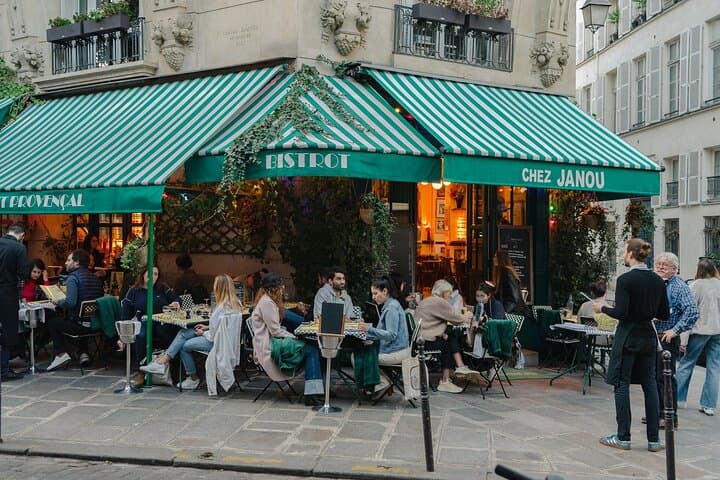 Private pickup Food and Wine Tasting Walking Tour in Le Marais