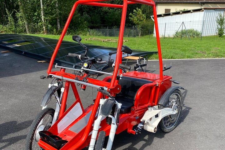 A vehicle adapted for people with reduced mobility