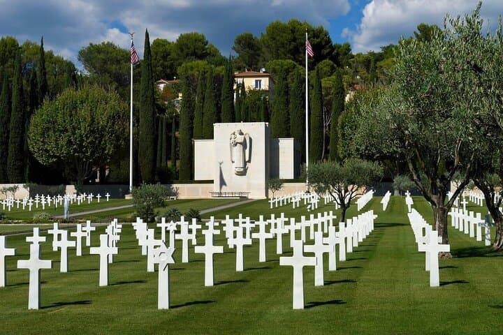 Private Day Tour to D-Day Beaches and American Cemetery in Paris