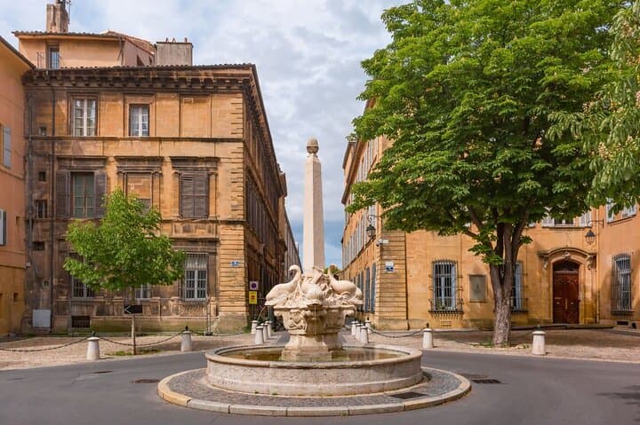 Small Versailles of Provence & Calissons tasting. Marseille port