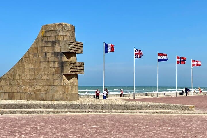 Normandy D-Day 7 Iconic Sights Guided Private Trip from Paris