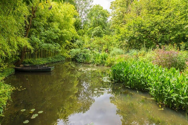 Versailles and Giverny Tour Hotel Pickup