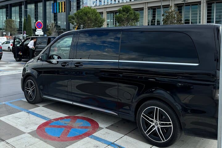 Private Transfer Marseille city center to the Airport by Minivan