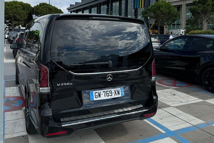 Private Transfer Marseille city center to the Airport by Minivan