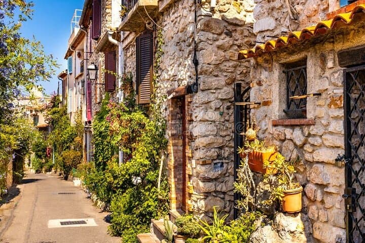 Sightseeing Tour From Cannes to Biot Saint-Paul and Antibes