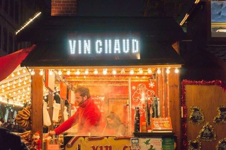 Montmartre Food Tour with Christmas Market and Festive Tastings