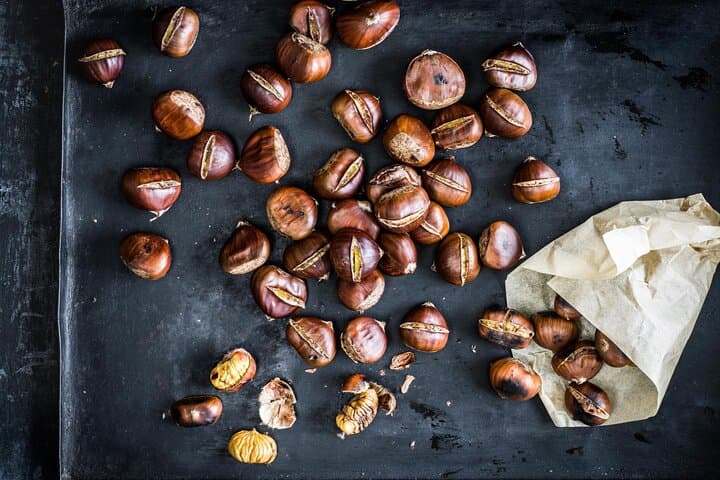 Montmartre Food Tour with Christmas Market and Festive Tastings