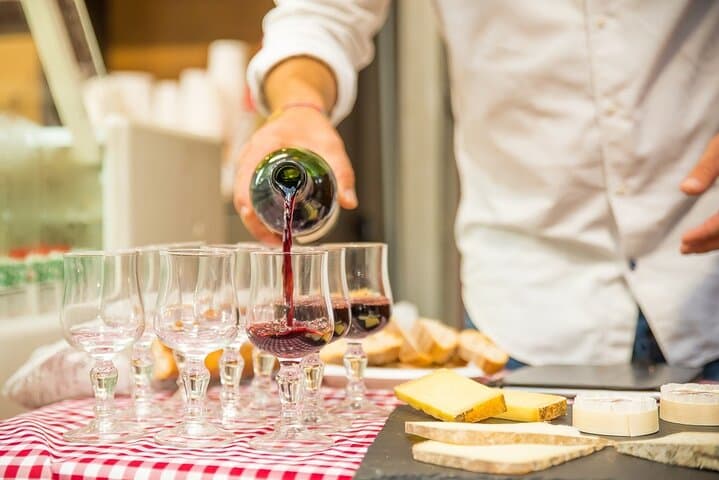 Montmartre Cheese and Wine Private Tour with a Chef