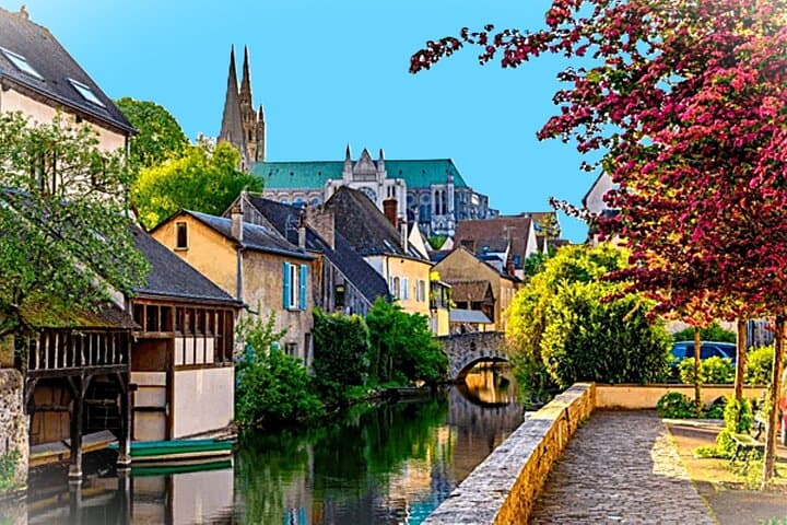 Chartres in tales and legends: from the cathedral to the city!