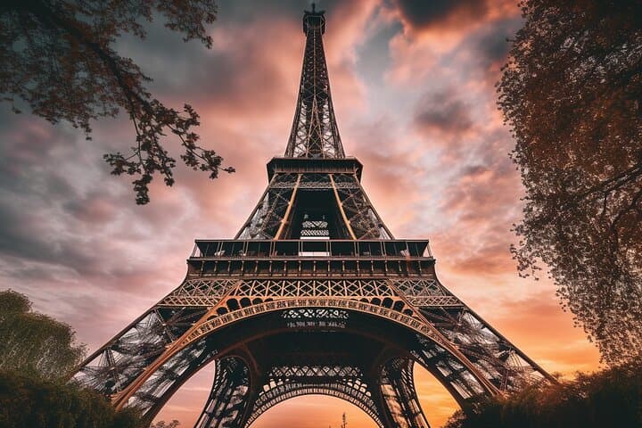 Romantic Eiffel Tower Couple Photoshoot