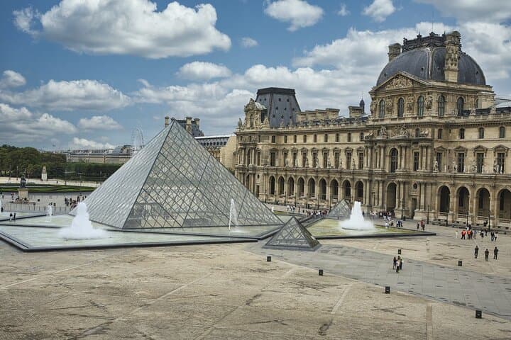 Louvre Museum Photoshoot Art and Elegance Unveiled