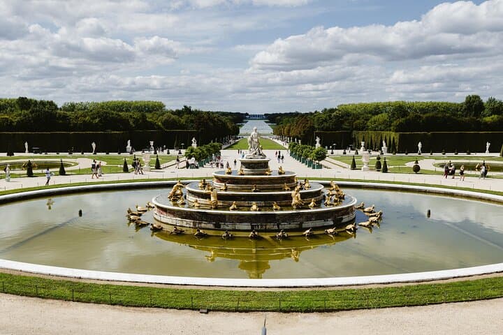 Photoshoot at the Palace of Versailles: A Royal Experience