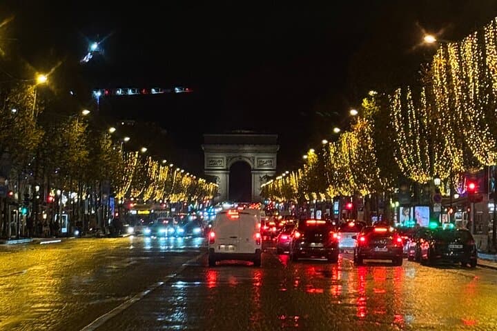 Hop On: Paris City Highlights Tour in a comfortable Minivan