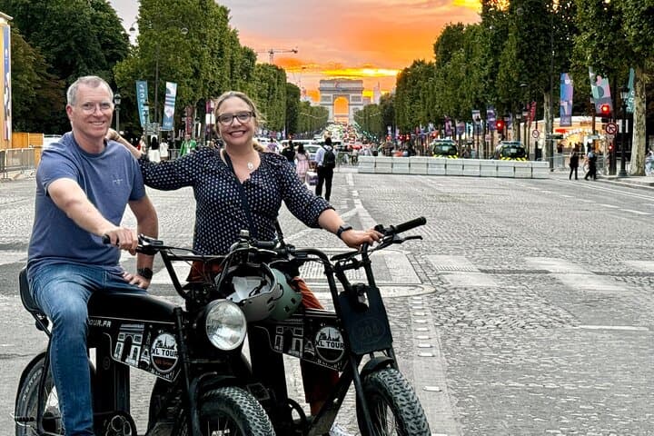 Night / Sunset Tour of Paris in Electric Bike