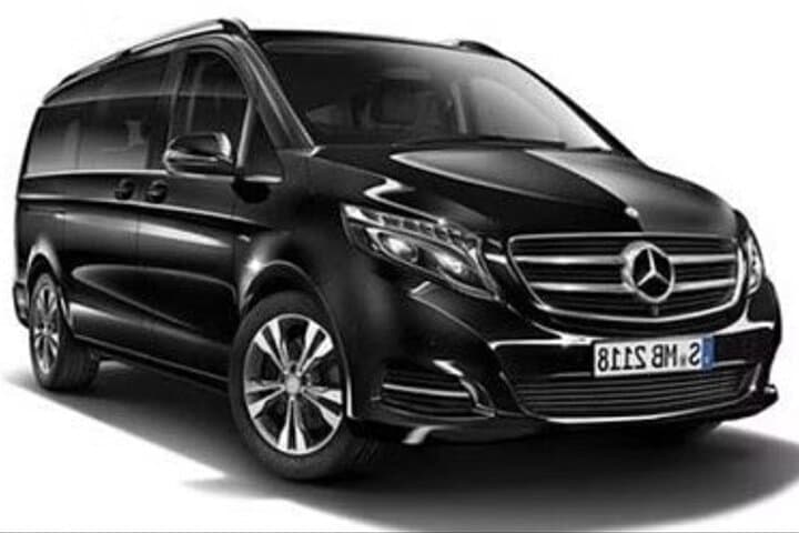 Private Van or Sedan Transfer: Paris ↔ CDG/Orly (One-Way)