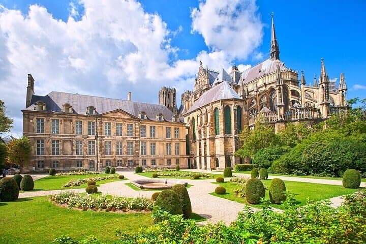 Private Round Trip Transfer from Paris to Reims by Sedan or Van