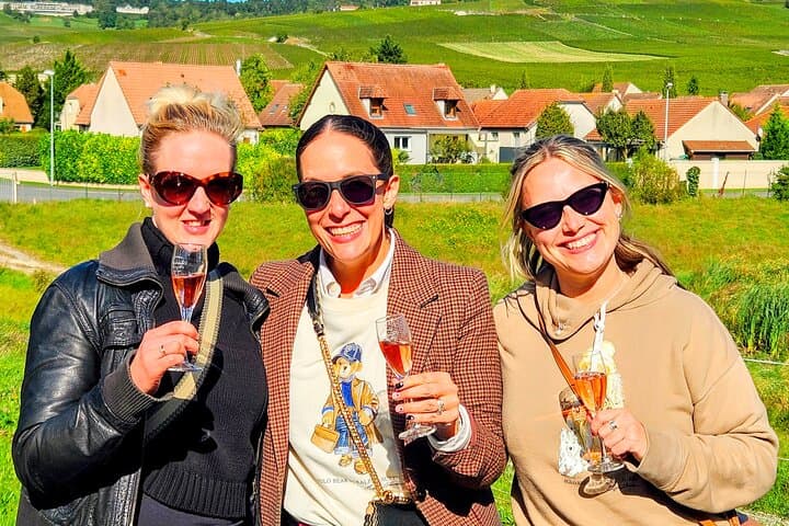 Spend a day learning, tasting and having fun in Champagne!
