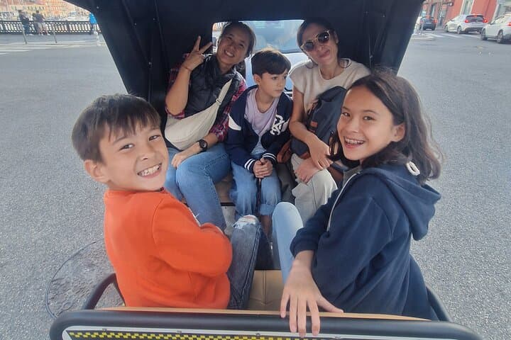 Nice tour by electric bike taxi for 4 people