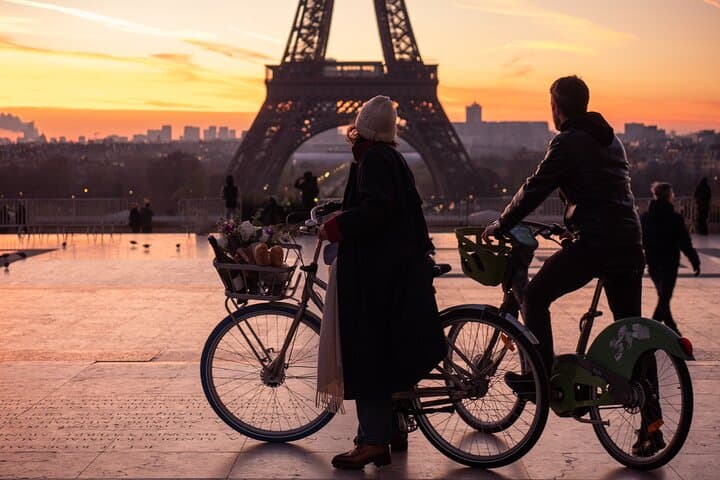 Sunrise Biking Tour: Paris Before the Crowds