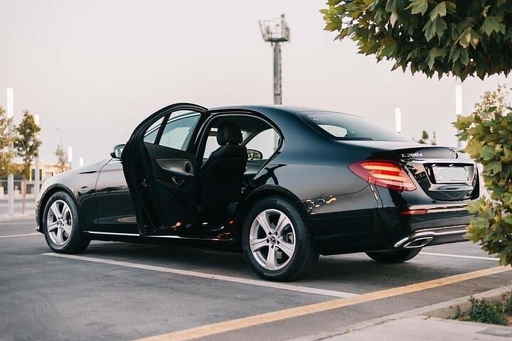 Paris City Departure Private Transfer to Paris Airport CDG by Car