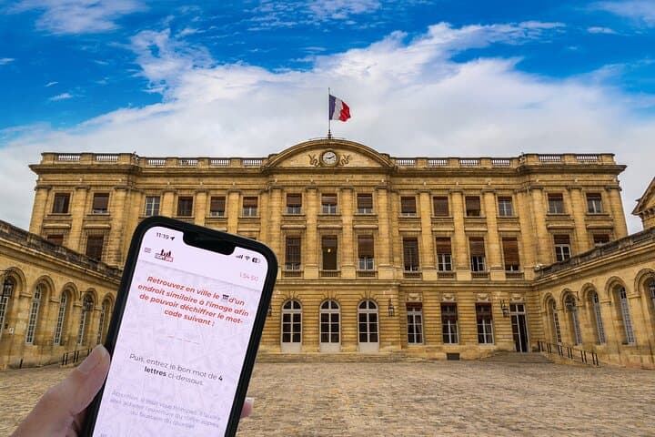 Immersive digital activity in the streets of Bordeaux