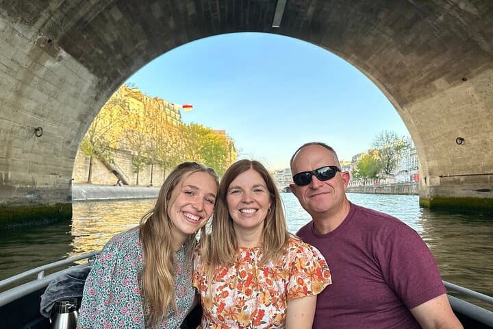 Parisian Delights Tour: Eiffel Tower, Notre Dame, River Cruise
