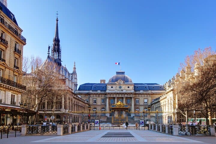 Paris Notre-Dame Interior or Exterior Walking Tour