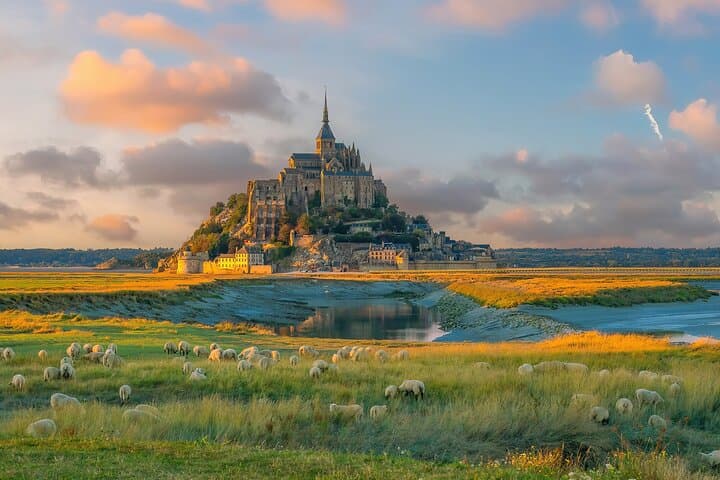 UNESCO World Heritage: Mont St Michel Tour & Lunch from Le Havre