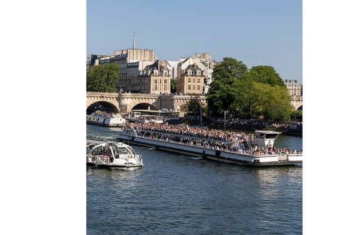 Paris: Premium City Highlights Guided Private Tour