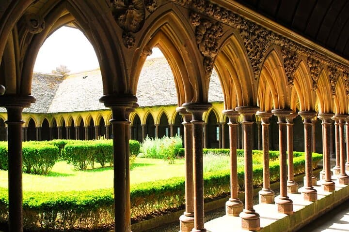 Giverny, Mont Saint-Michel & D-Day Sites-2-Day Tour from Paris