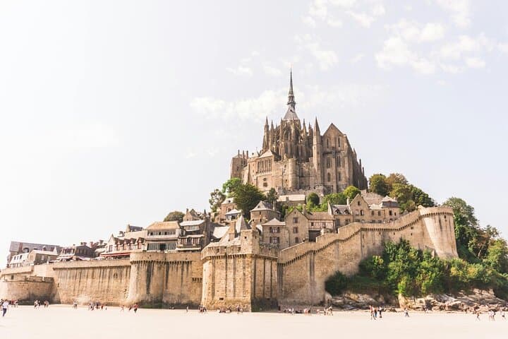 Giverny, Mont Saint-Michel & D-Day Sites-2-Day Tour from Paris