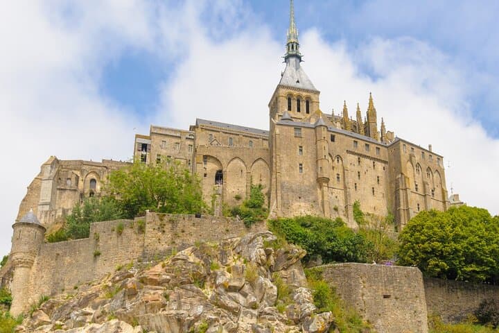 Giverny, Mont Saint-Michel & D-Day Sites-2-Day Tour from Paris