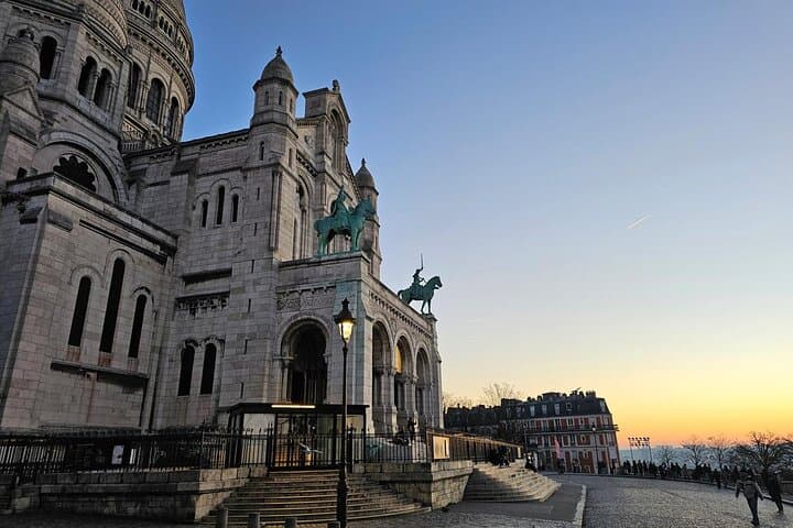Montmartre Sunrise Tour Before the Crowds