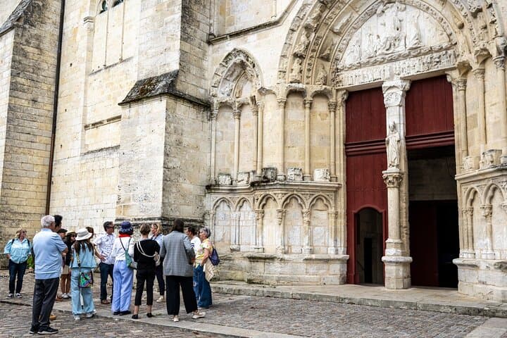 Full-day Saint-Emilion: Village, Undergrounds and Châteaux