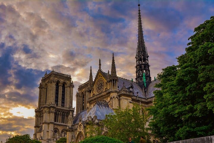 In the Heart of Paris Sainte Chapelle to Notre Dame - Small Group